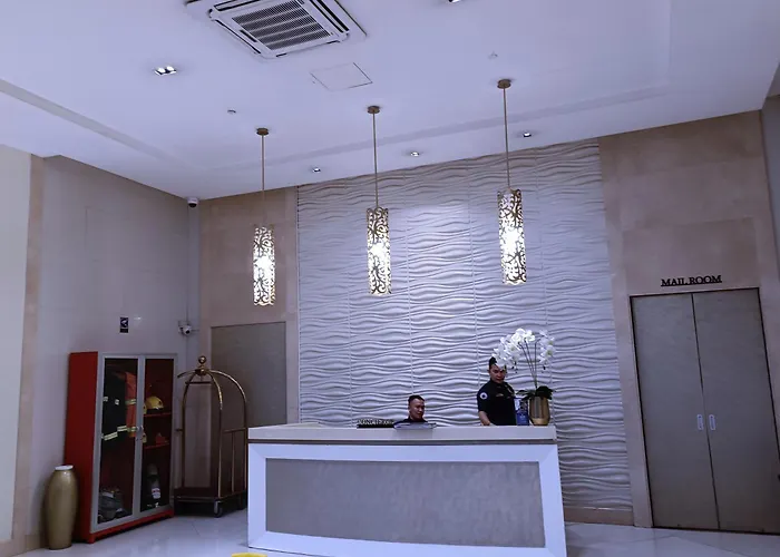 1br And Unit @ 150 Newport Near Naia 3 Apartment