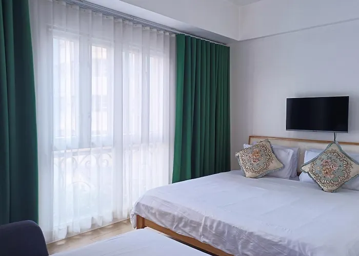 1br And Unit @ 150 Newport Near Naia 3 Apartment