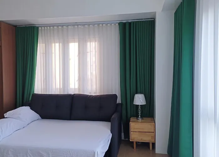 1br And Unit @ 150 Newport Near Naia 3 Apartment