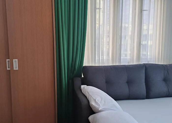 1br And Unit @ 150 Newport Near Naia 3