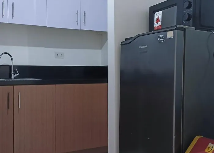 1br And Unit @ 150 Newport Near Naia 3 *